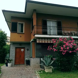 Mari, Casa vacanze